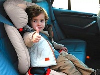 Как обезопасить ребенка в машине